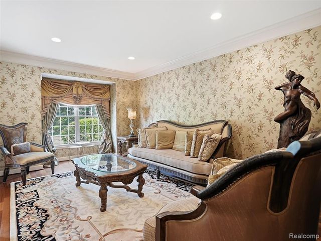 7079 Chatham Court, West Bloomfield, MI 48322