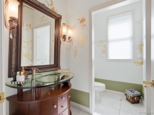 7079 Chatham Court, West Bloomfield, MI 48322
