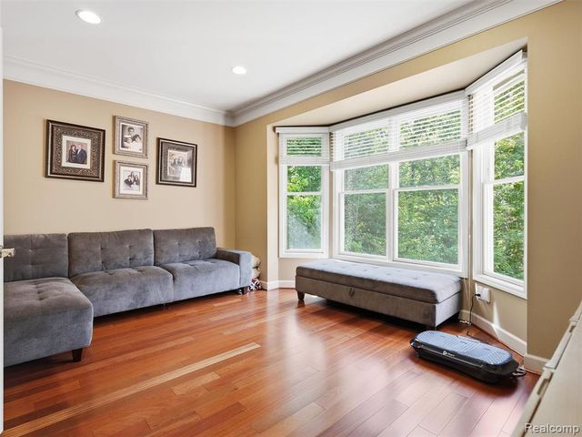 7079 Chatham Court, West Bloomfield, MI 48322