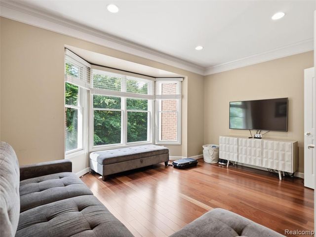7079 Chatham Court, West Bloomfield, MI 48322