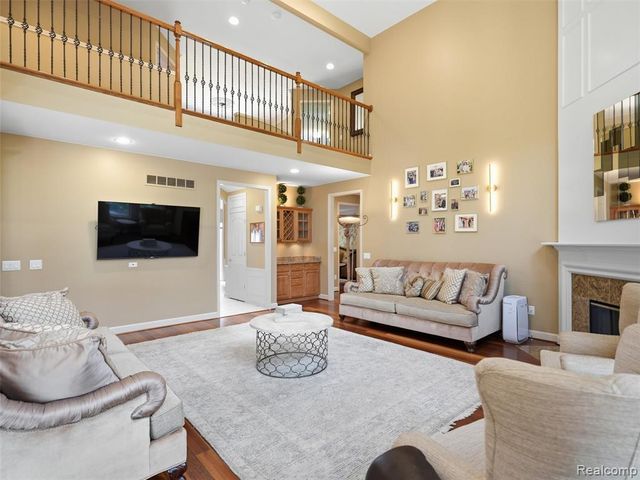 7079 Chatham Court, West Bloomfield, MI 48322