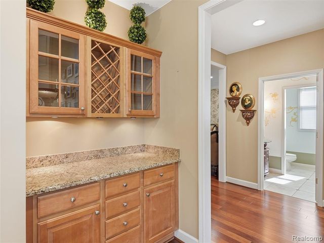 7079 Chatham Court, West Bloomfield, MI 48322