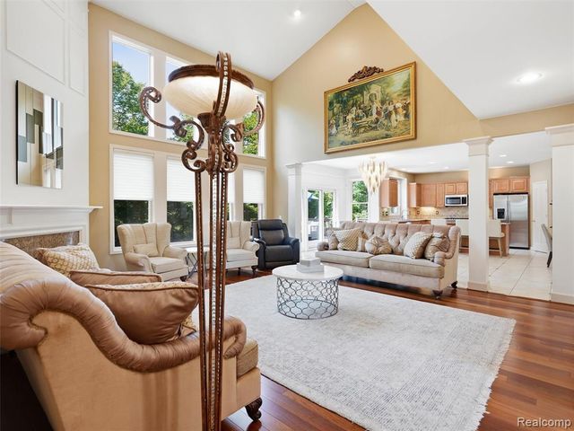 7079 Chatham Court, West Bloomfield, MI 48322