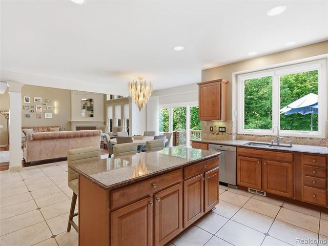 7079 Chatham Court, West Bloomfield, MI 48322