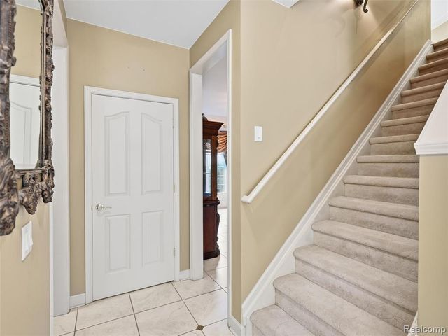 7079 Chatham Court, West Bloomfield, MI 48322