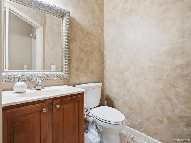 7079 Chatham Court, West Bloomfield, MI 48322