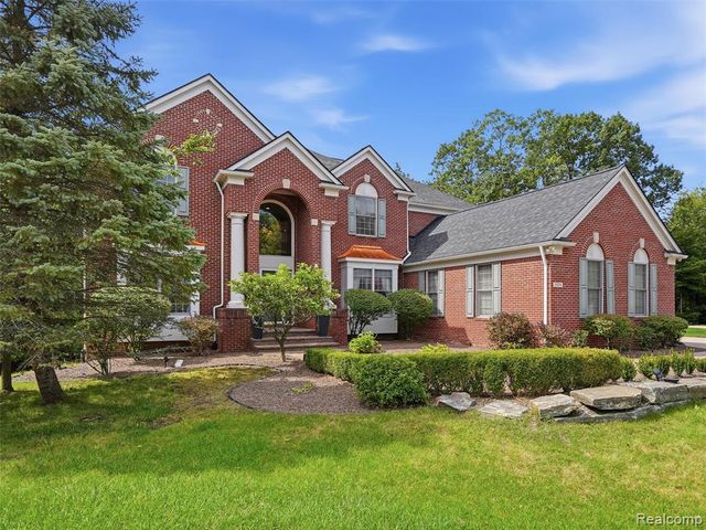 7079 Chatham Court, West Bloomfield, MI 48322