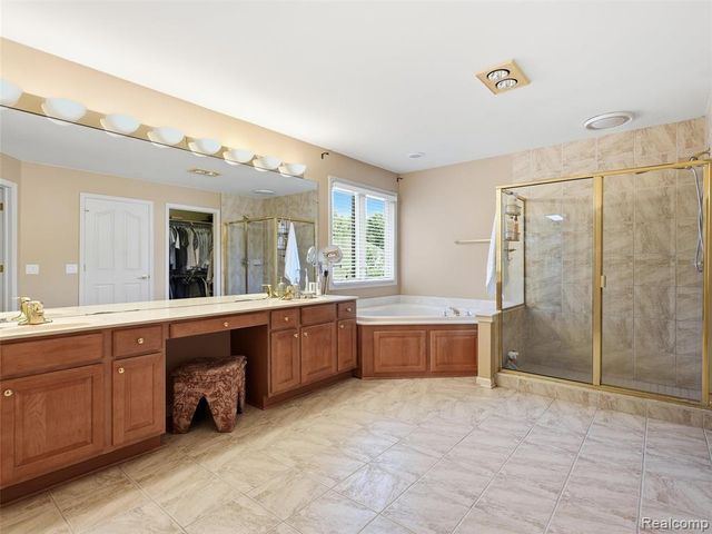 7079 Chatham Court, West Bloomfield, MI 48322