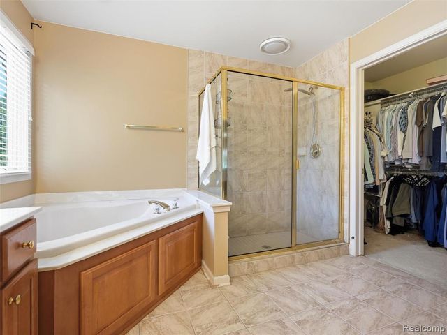 7079 Chatham Court, West Bloomfield, MI 48322