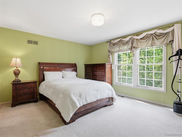 7079 Chatham Court, West Bloomfield, MI 48322