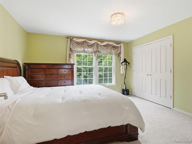 7079 Chatham Court, West Bloomfield, MI 48322