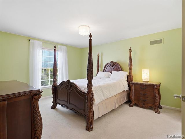 7079 Chatham Court, West Bloomfield, MI 48322