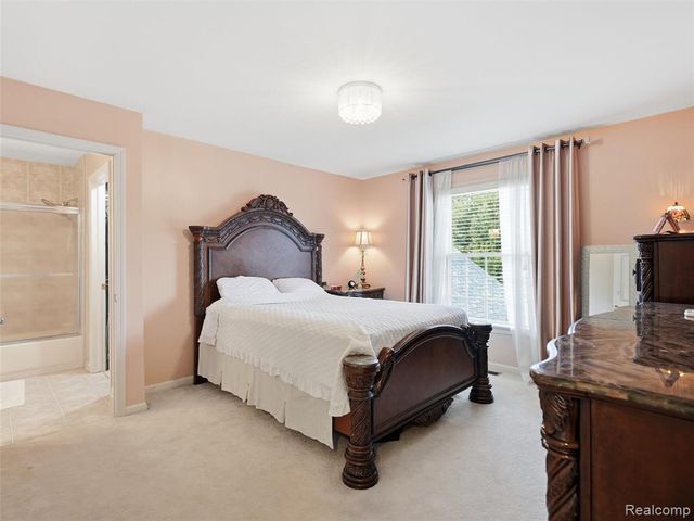 7079 Chatham Court, West Bloomfield, MI 48322