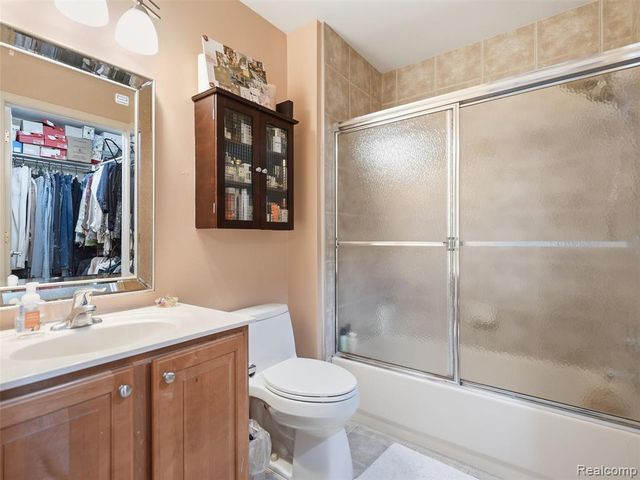 7079 Chatham Court, West Bloomfield, MI 48322