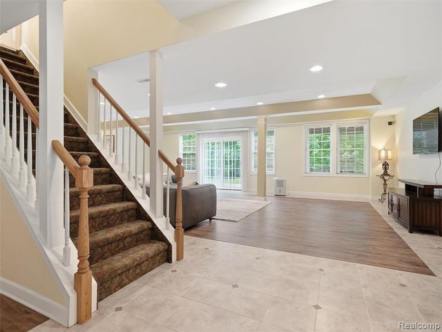 7079 Chatham Court, West Bloomfield, MI 48322