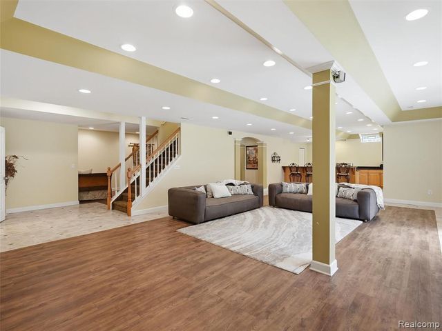7079 Chatham Court, West Bloomfield, MI 48322