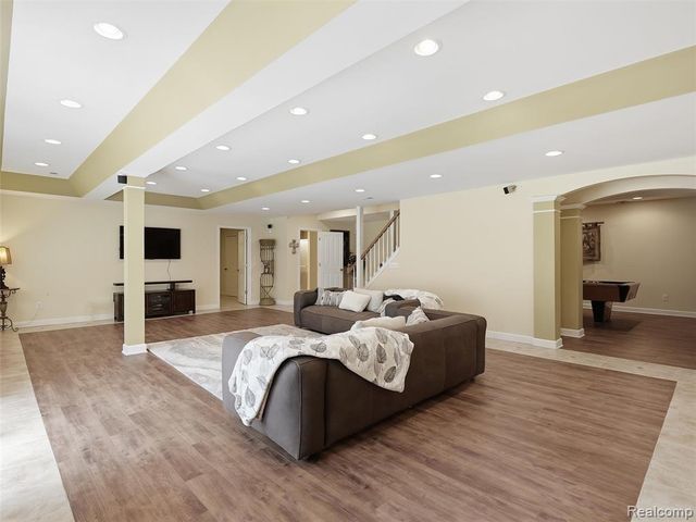 7079 Chatham Court, West Bloomfield, MI 48322