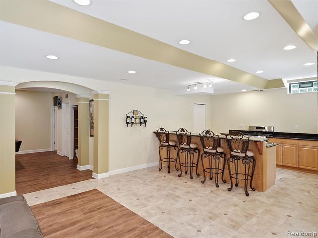 7079 Chatham Court, West Bloomfield, MI 48322