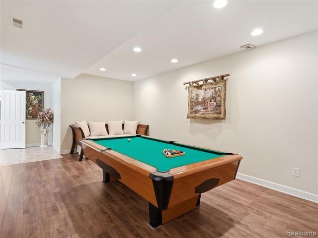 7079 Chatham Court, West Bloomfield, MI 48322