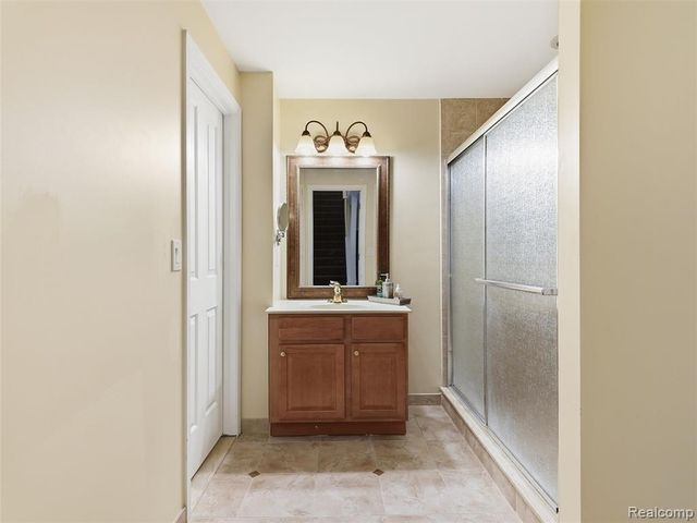 7079 Chatham Court, West Bloomfield, MI 48322