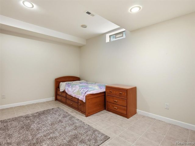 7079 Chatham Court, West Bloomfield, MI 48322