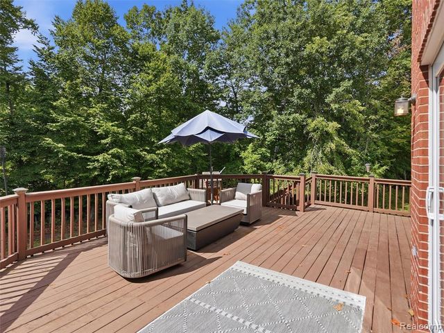7079 Chatham Court, West Bloomfield, MI 48322