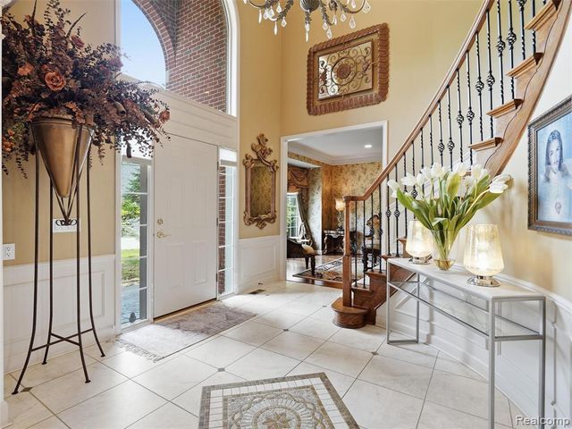 7079 Chatham Court, West Bloomfield, MI 48322
