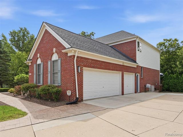 7079 Chatham Court, West Bloomfield, MI 48322
