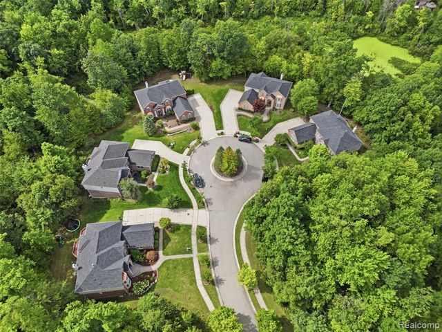 7079 Chatham Court, West Bloomfield, MI 48322