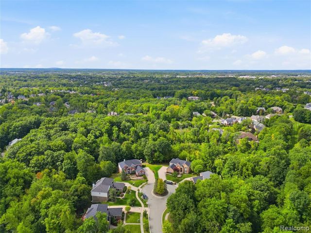 7079 Chatham Court, West Bloomfield, MI 48322