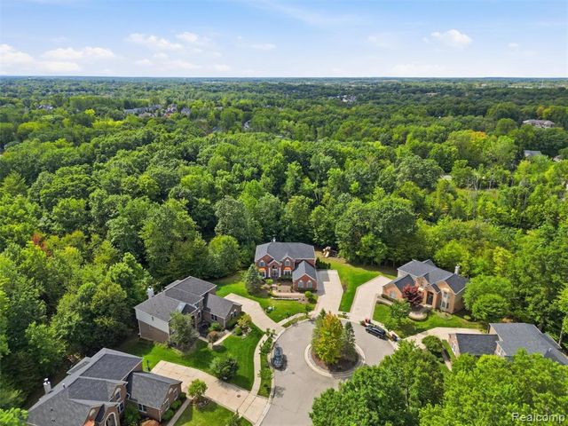 7079 Chatham Court, West Bloomfield, MI 48322