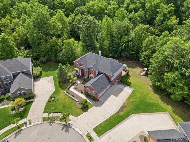 7079 Chatham Court, West Bloomfield, MI 48322