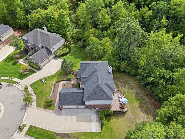 7079 Chatham Court, West Bloomfield, MI 48322