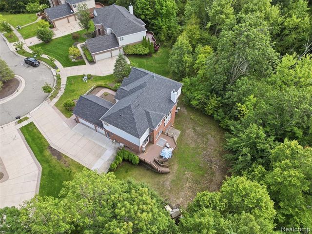 7079 Chatham Court, West Bloomfield, MI 48322
