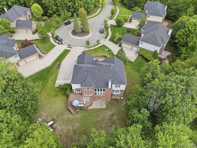 7079 Chatham Court, West Bloomfield, MI 48322