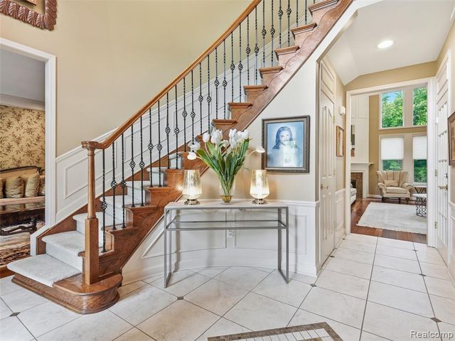 7079 Chatham Court, West Bloomfield, MI 48322