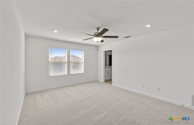 105 Green Berets Bend, Jarrell, TX 76537