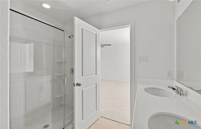 105 Green Berets Bend, Jarrell, TX 76537