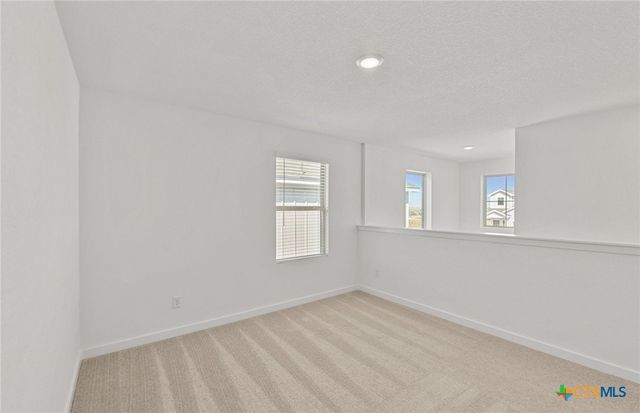 105 Green Berets Bend, Jarrell, TX 76537