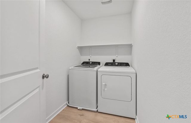 105 Green Berets Bend, Jarrell, TX 76537