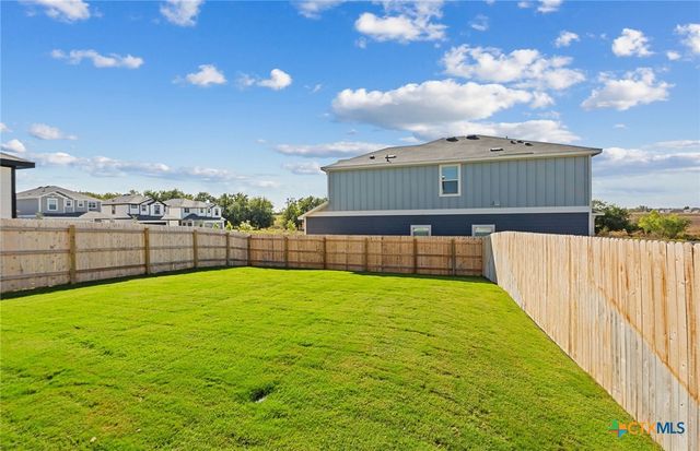 105 Green Berets Bend, Jarrell, TX 76537