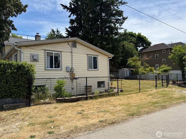 4143 W E Street, Bremerton, WA 98312
