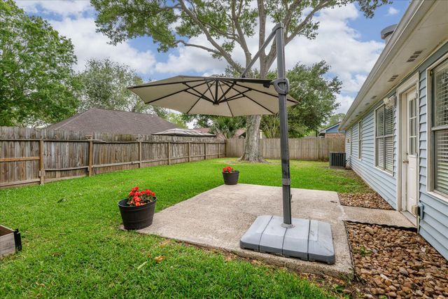 604 Spring Breeze Street, League City, TX 77573