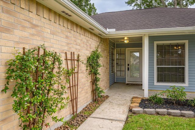 604 Spring Breeze Street, League City, TX 77573