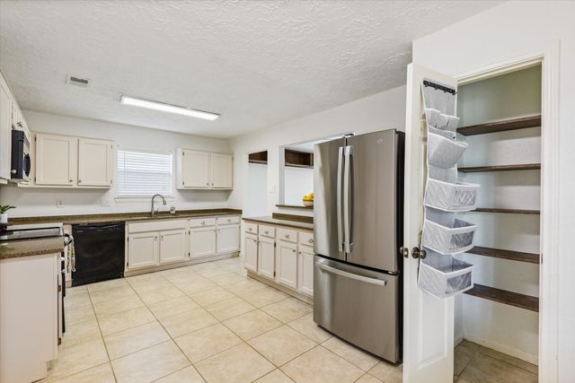 604 Spring Breeze Street, League City, TX 77573