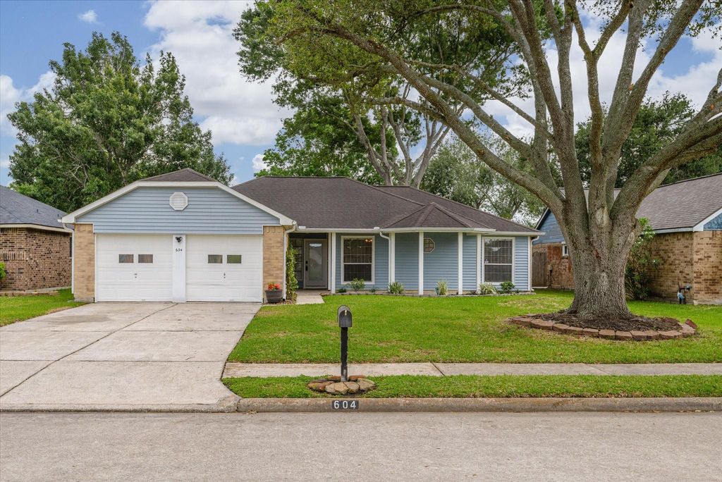 604 Spring Breeze Street, League City, TX 77573