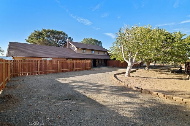 40721 25th W, Palmdale, CA 93551