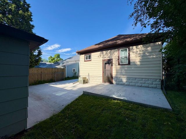 6623 33rd AVENUE, Kenosha, WI 53142