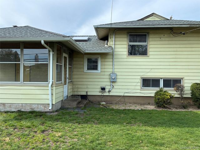 1474 Stephen Marc Lane, East Meadow, NY 11554