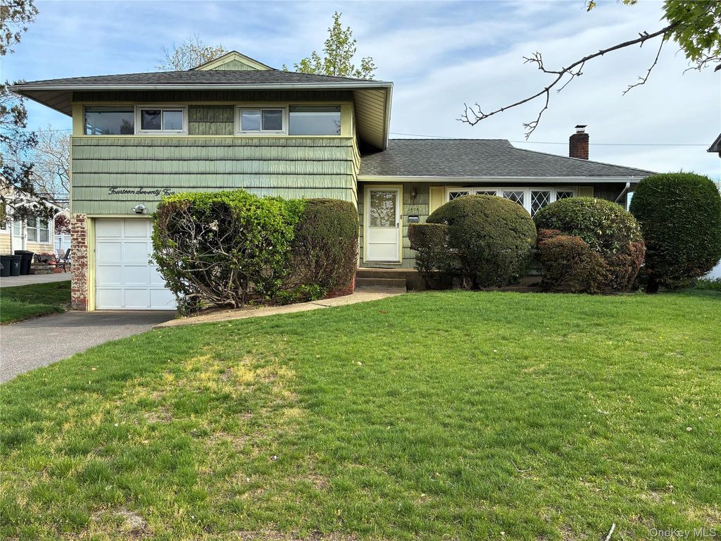 1474 Stephen Marc Lane, East Meadow, NY 11554